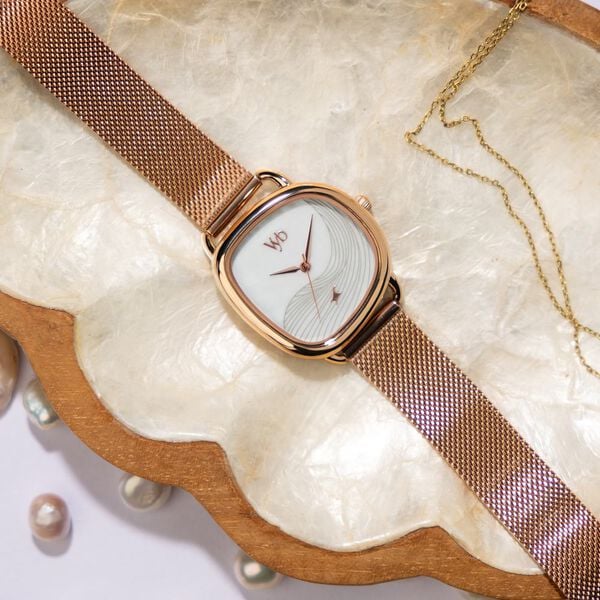 Fastrack Vyb Manifester Quartz Analog Mother Of Pearl Dial Stainless Steel Strap Watch for Girls fv60032wm01w